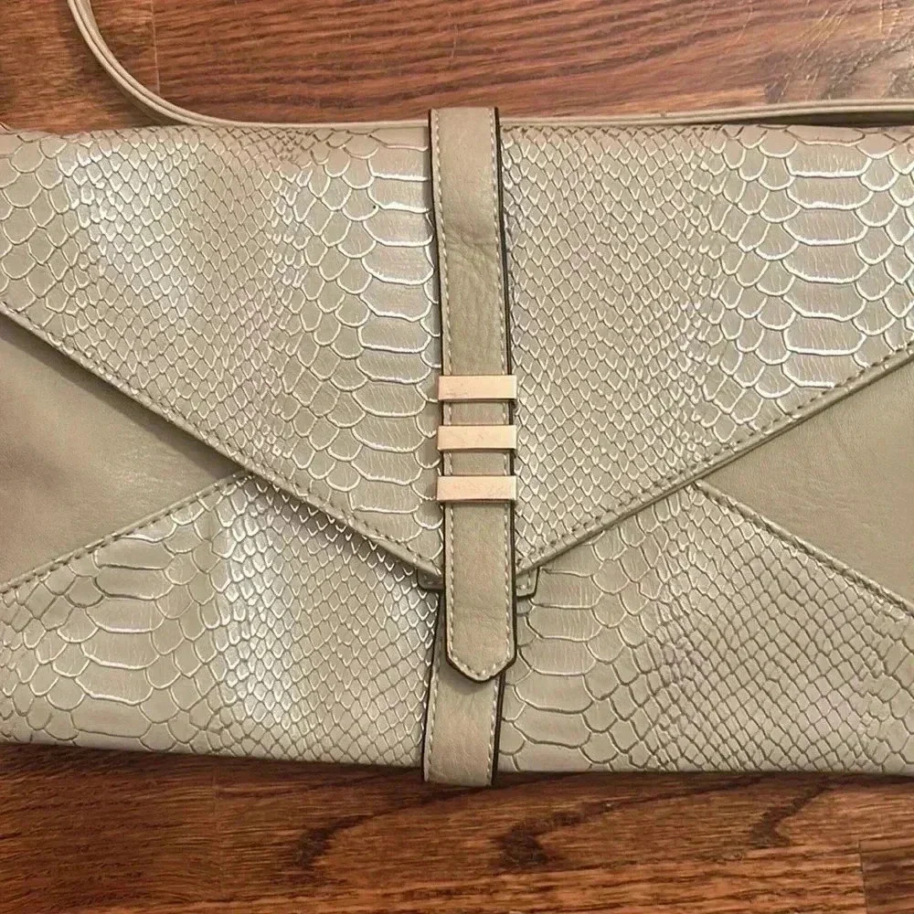 Melie Bianca Faux Leather Over the Shoulder/Crossbody Purse Light Tan - Picture 4 of 12